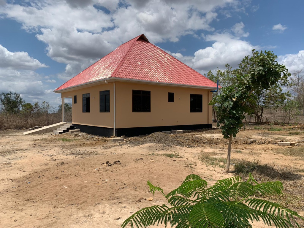 Das zweite Waisenhaus ist im Oktober 2022 außen schon fast fertig. 