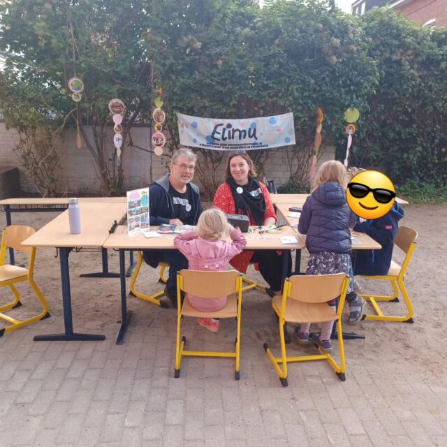 Wir durften am Freitag am Sommerfest der Stadtparkschule in Lübeck dabei sein 🎈An unserem Elimu-Stand konnten die Kinder Federmäppchen und Umhängetaschen selbst bemalen.🎨 Der Andrang war gross und sowohl die Kinder als auch unsere Vorstände Nadine und Hans-Peter hatten viel Spass. Viele Kinder kannten uns auch schon, da wir immer mal wieder über Elimu in der Schule berichten dürfen.

Wunderschön zu sehen, dass die Kinder der Schule nach den Kindern in unseren Projekten in Tansania fragten und auch viele Eltern ganz interessiert waren.

Danke liebe Stadtparkschule, für dieses schöne Fest und diesen wertvollen Austausch ♥️.

#tansania #sommerfest #schule